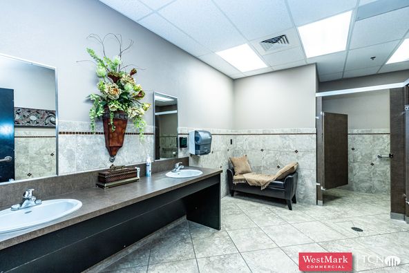 River Crossing Shopping Center: 6023 82nd St, Lubbock, TX 79424